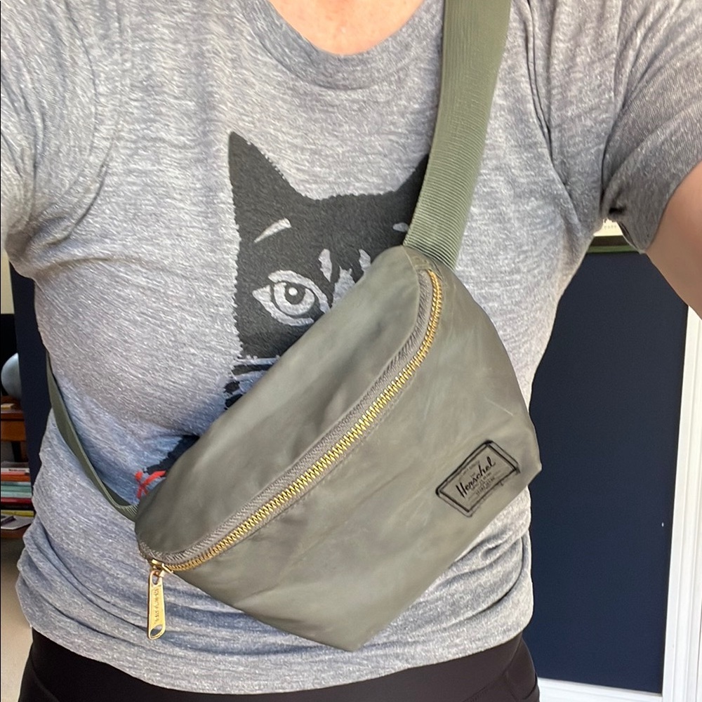 Herschel Supply Company Green Belt Bag with Adjustable Strap - Picture 2 of 4